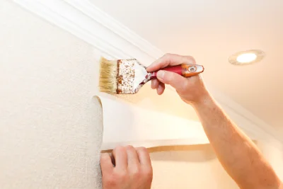 Pose de papier peint à Courzieu — revêtements muraux et toiles de verre